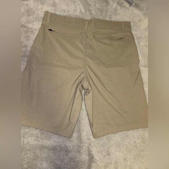 Rorie Whelan Golf Shorts. Size 32 - Picture 3 of 3